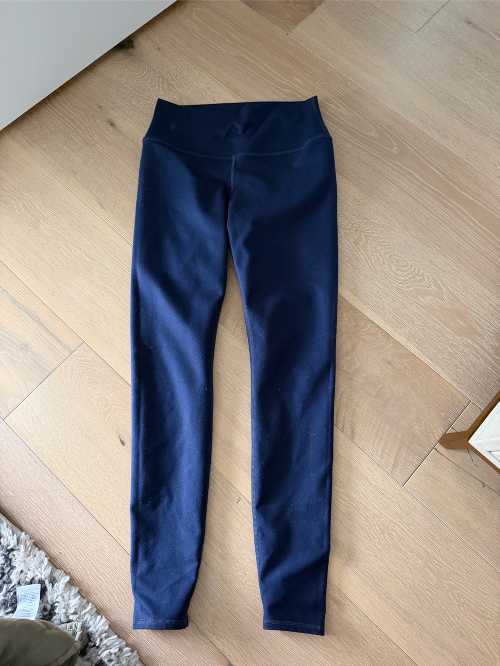 ALO NAVY LEGGINGS SIZE MEDIUM